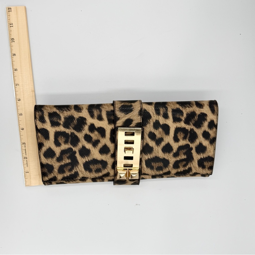 Chic Leopard Print Clutch with Gold Buckle - Picture 9 of 10